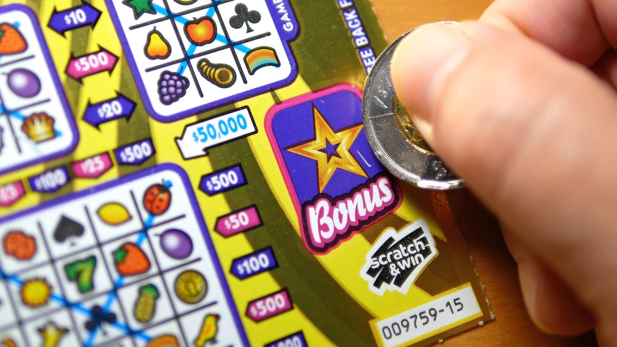 Kanadský fanoušek Pastrňáka potřetí vyhrál miliony. Poslední los vybral podle čísla jeho dresu